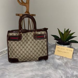 Pre loved Vintage Gucci handbag.